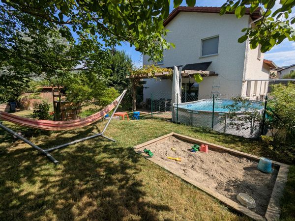 Maison avec piscine, entre lacs et montagnes