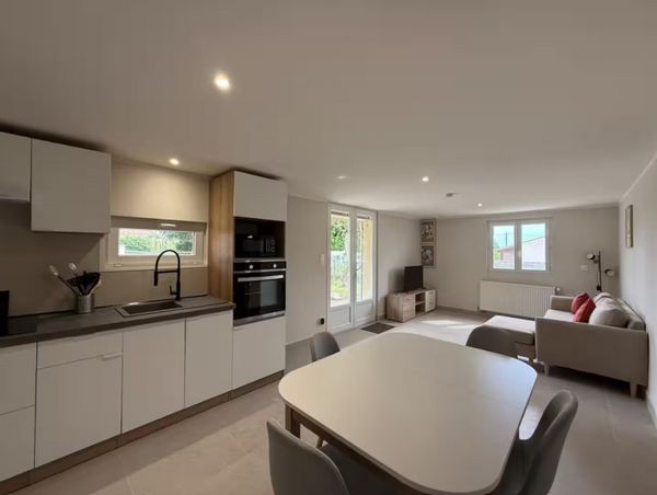 Appartement zone residentielle, 2 Chambres avec Jardin au coeur de la Charente Maritime!