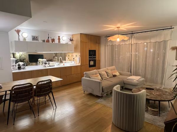 Le duplex avec terrasse vue Tour Eiffel ! à 10 min en RER de Paris et à pied du Stade de France !