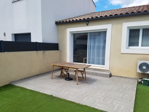 Chambre privée dans Maison de village avec piscine