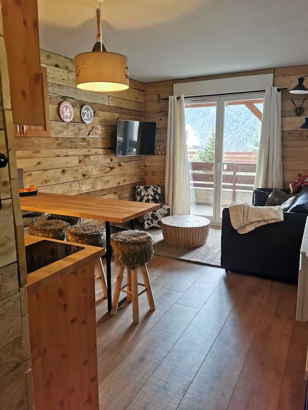 appartement 2 pièces proche de la place du village d'Auron, exposé sud ouest avec une belle terrasse