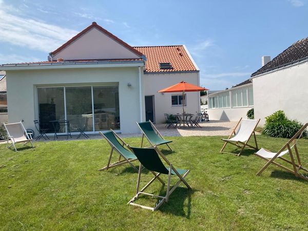 La charmante, lumineuse et spacieuse maison de vacances entièrement rénovée de Frédéric et Anne-Gé !