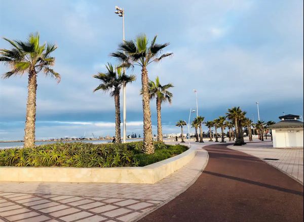 Spacieux Appartement 3 Chambres à Moins d'Une Minute de la Plage au Cœur de la Ville !