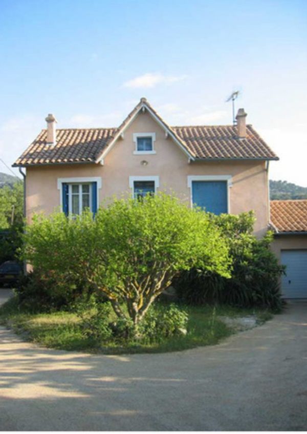 Maison de charme avec grand jardin, au pied des collines, entre Aix et Marseille.