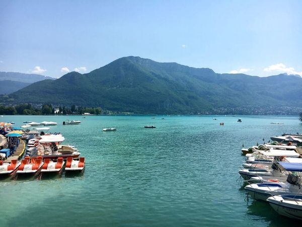 ANNECY Appart. de 2 chambres CALME, VUE Except. Proximité du LAC + PARKING + 2 VELO à dispo