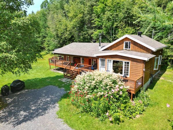 Charmant chalet au bord de la rivière
