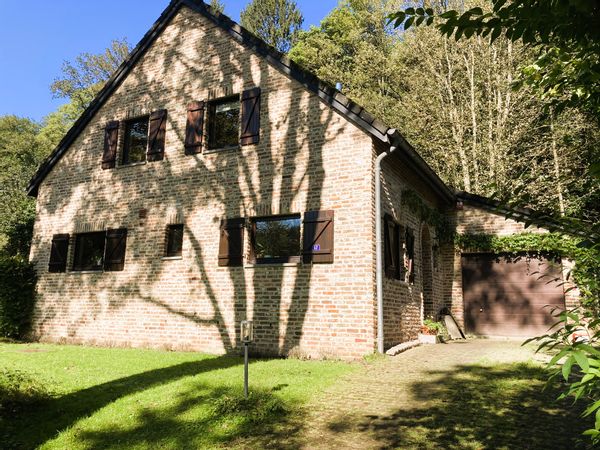 La maison de Madeleine dans le vert - dispo pour GP en aout