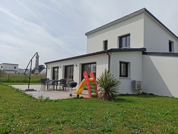 Maison de 2022 à 400m des plages de sable fin.