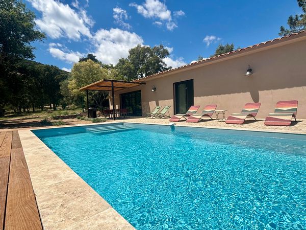 Villa neuve avec piscine à 450m de la plage de Pinarello