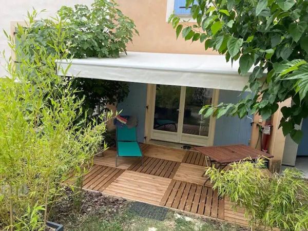 maisonnette coquette a 20 mn de tout, Montpellier, les plages, en bordure de forêt avec piscine.