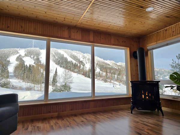 Chalet aux pieds de la montagne aux portes de la Gaspésie Québec Canada