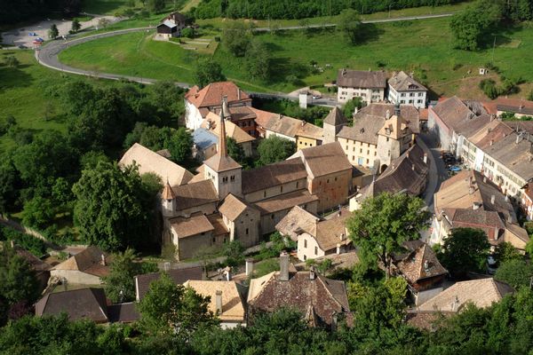 Au cœur du village historique de Romaimotier