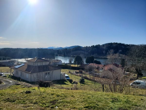 Maison autour du lac de la Caissière à Aydat