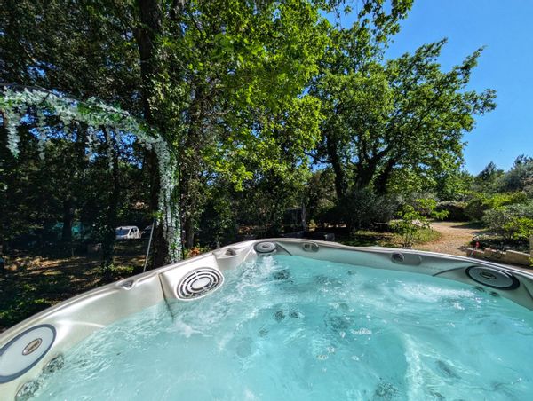Escale en Provence entre Jacuzzi et Cigales