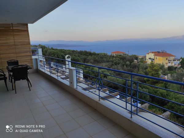 L'appartement de Christian.De gythio, il faut absolument visiter sparte , mistra,et monemvassia .