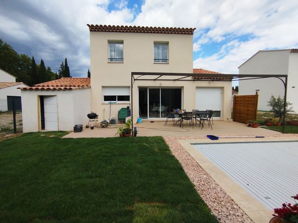À côté d'Aix-en-Provence, jolie maison.