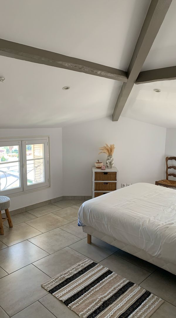 La chambre privée de Marie vue mer (notre famille vit dans l’appartement)