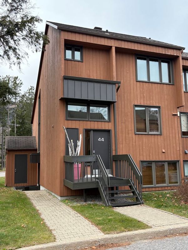 Chalet au pied du Mont Ste-Anne