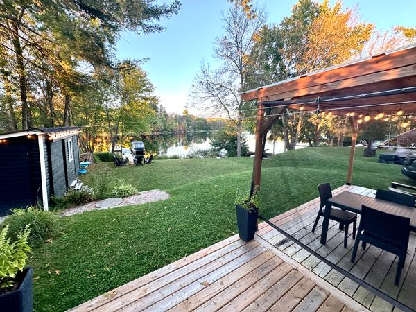 Chalet sur le lac près de Mont-Tremblant (Québec)