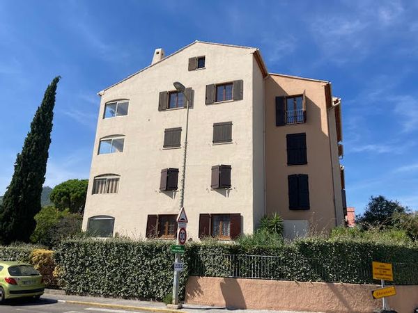 Lumineux et spacieux duplex, idéalement situé entre mer, campagne et ville