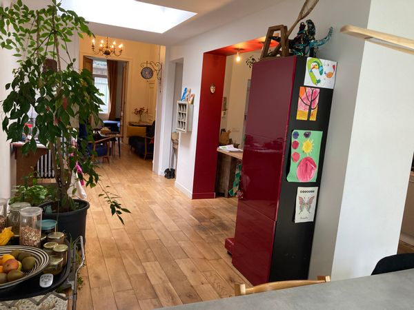 La maison de Virginie ( et son mari Gael et ses enfants Jade et Zoé)