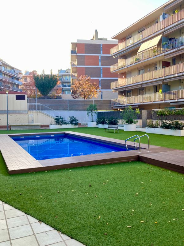 Appartement terrasse, piscine, parking gratuit, à proximité de Barcelone