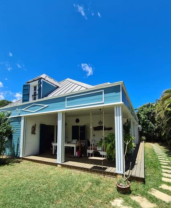 Belle maison créole avec piscine et jardin paysagé au calme dans le sud de l'ile de la Réunion.
