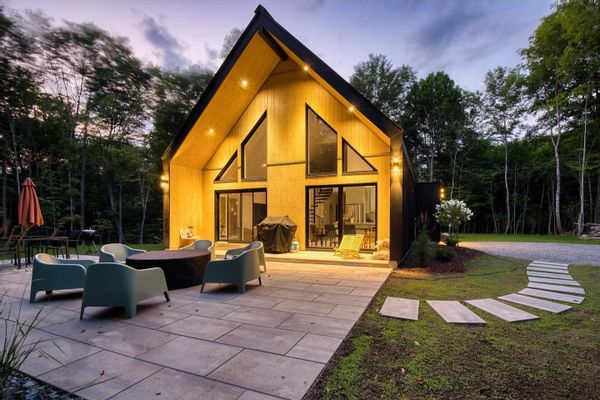 Chalet Scandinave avec Spa de Nage (17 pieds)frais de ménage de 250$