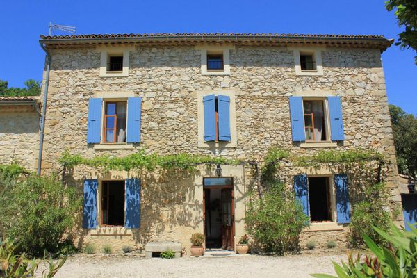 Vieux mas au coeur de la Provence