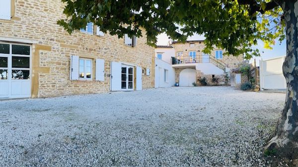 Maison familiale au cœur du Beaujolais, entre vignes et villages pittoresques.