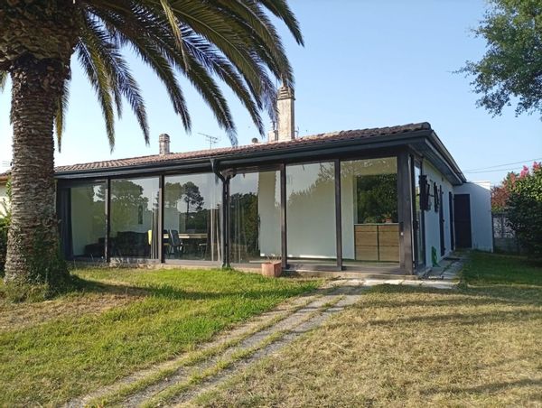 Maison de 108m² avec une vue imprenable sur le lac. Plage en vélo ou navette gratuite