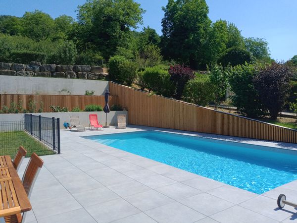 Charmante maison dans quartier calme d'Ornans à 10 min à pied du centre ville.