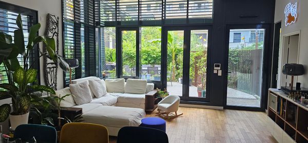 Duplex moderne et lumineux, avec jardin privatif au milieu des Puces