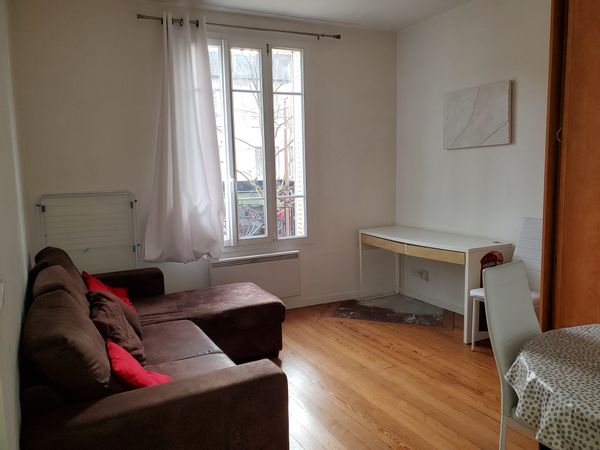 Appartement de Maria, à mi-chemin entre l'aéroport Roissy CDG et Paris centre (25 min en RER)