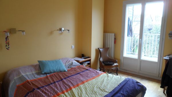 Grande maison avec terrasse et jardin dans le centre de Bordeaux. 15 min á pied de la place Gambetta