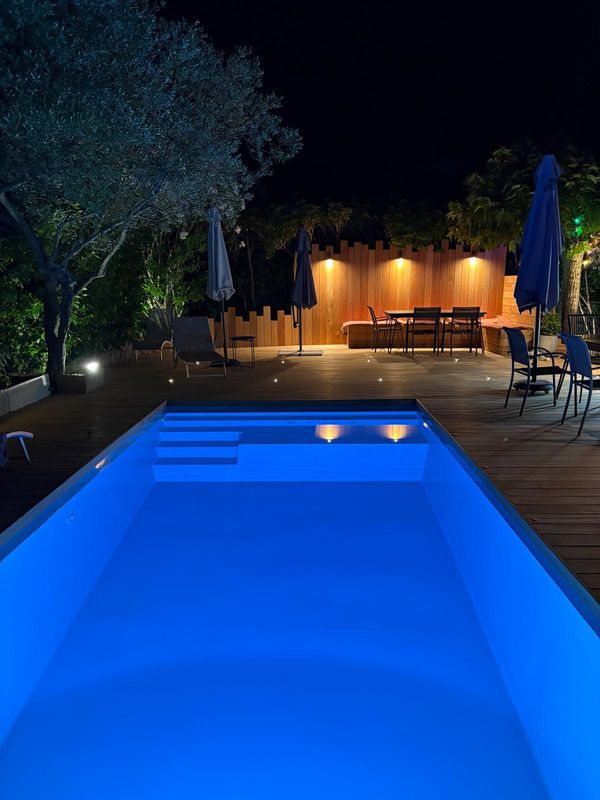 Grande maison , cigales ,  piscine face à la garrigue , vacances réussies du 25/07 au 01/08