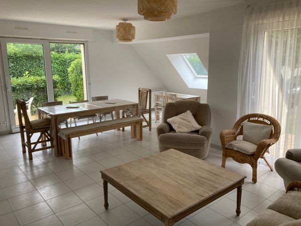 Grande maison dans un quartier paisible