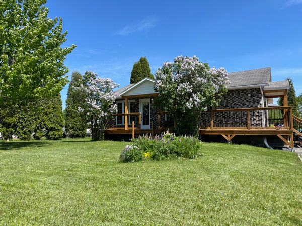 Maison familiale et chaleureuse au Lac Saint-Jean – Nature, plages et découvertes vous attendent !