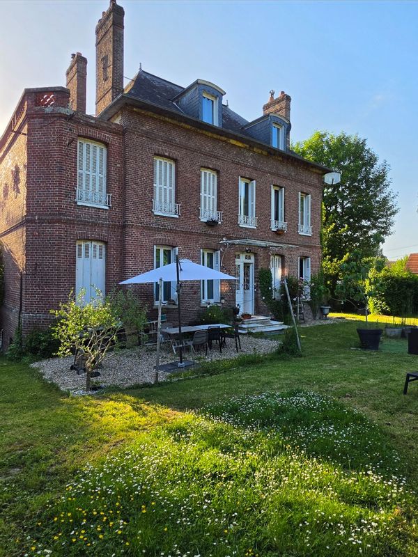 Grande Maison dans un village du Vexin Normand, à 35 minutes de Rouen et 1h15 de Paris