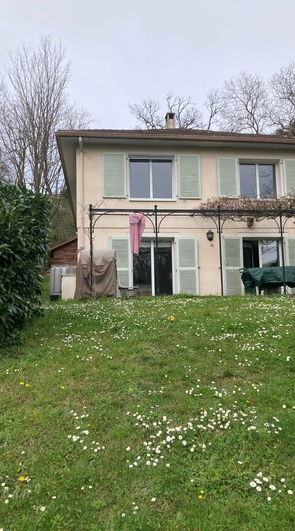 La maison de Anne et Jean et leurs enfants adultes Clement Benjamin Agathe