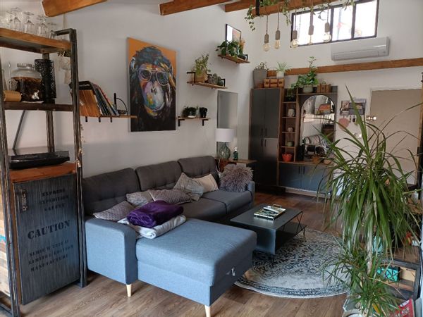 Charmant appartement sous les combles, coeur de village provençal, proche mer