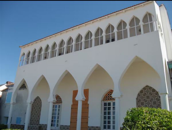 Avec un style mauresque des années 20, notre villa est le lieu idéal au bord de la plage.