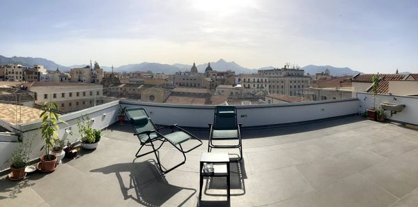 La casa delle due Lune/attico in centro storico a Palermo