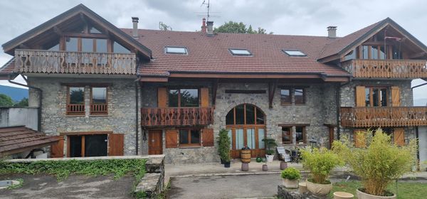 Grande maison en Haute-Savoie, 1 chambre indépendante pour 1 à 3 nuits + petit déjeuner en hospitalité