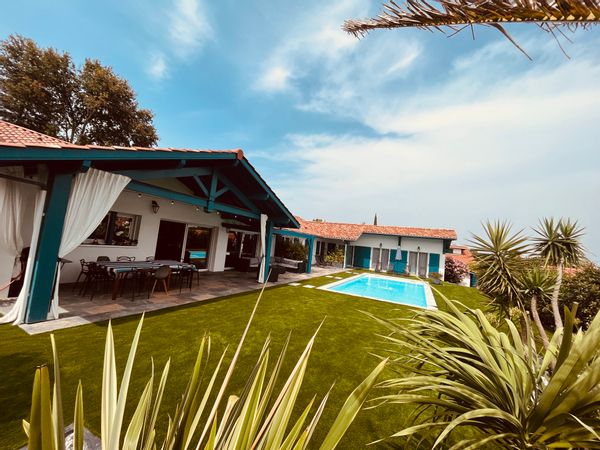 VILLA Arcangues Biarritz piscine chauffé jacuzzi ...