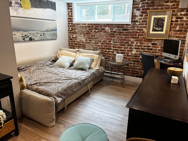Chambre avec frigo cafetière, douche, toilette privées de Phil et Lo