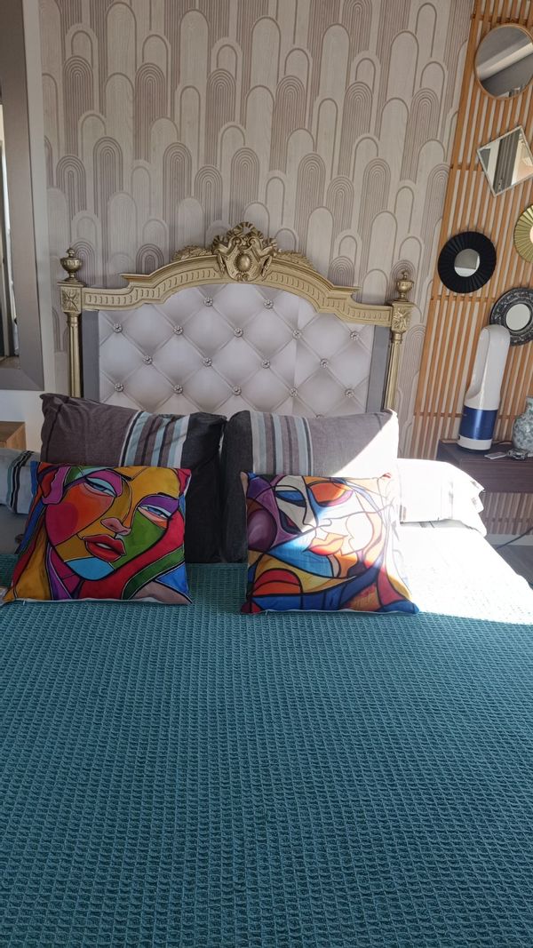 Plage à 25m à pied, appartement très grande terrasse, piscine, climatisation, mezzanine pour enfants
