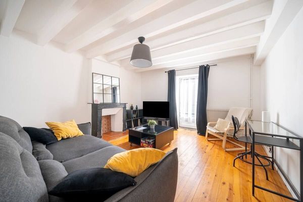 Maison au pied du château Tournoël