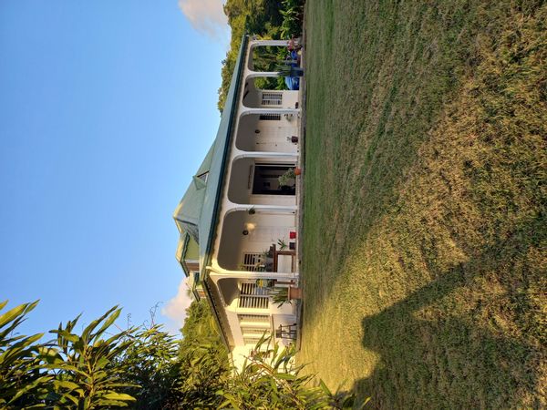 Spacieuse villa avec jacuzzi et grand jardin tropical