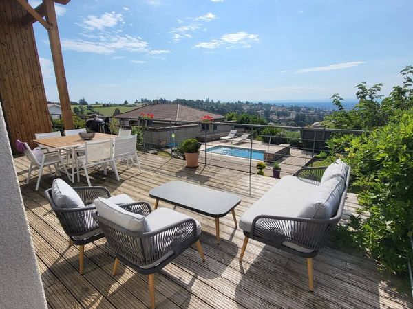 Maison en bois avec piscine à 15km de Lyon